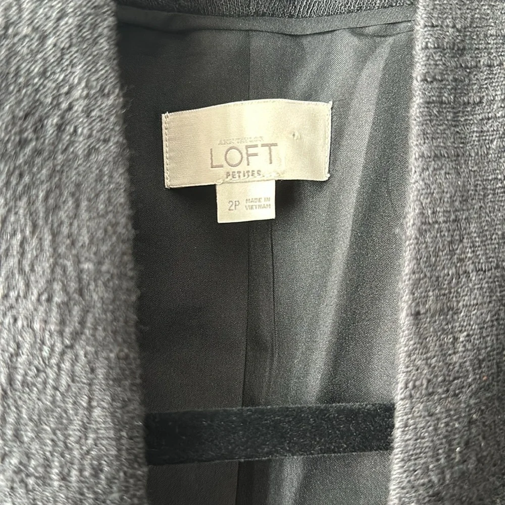 Women’s loft size 2 blazer #B25 - Picture 2 of 4